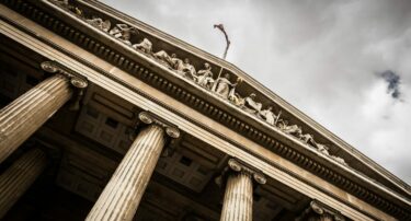 Photo of a courthouse